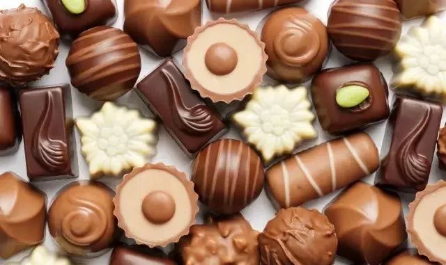 小孩被喂得胃破裂,宝宝吃撑了死亡急救