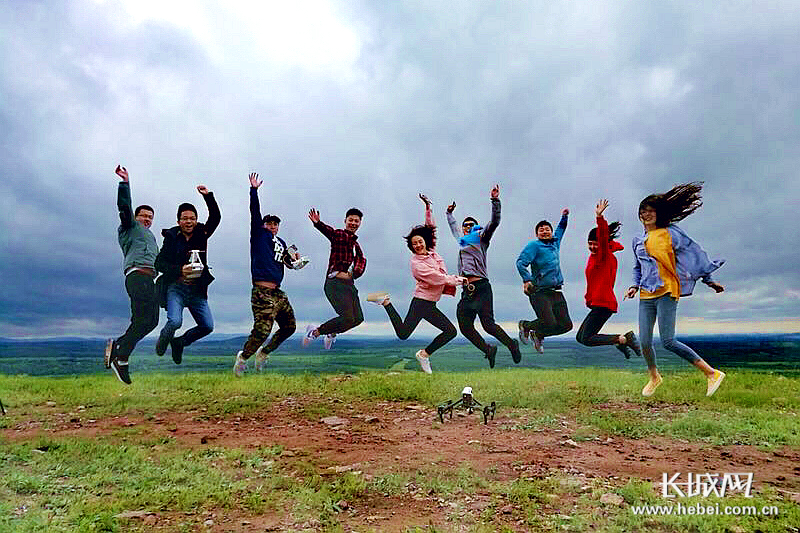 高举旗帜开创中国梦,高举旗帜铸忠诚砥砺奋进开新局