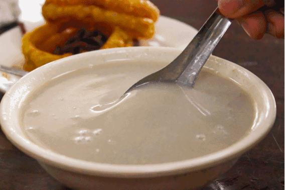 老北京人体验豆汁儿,北京豆汁儿北京当地人喝吗