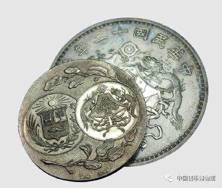 孙浩：十二章国徽与龙凤银币考略