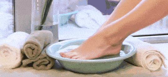 秋冬用什么泡脚对皮肤好,秋冬泡泡脚全身轻松
