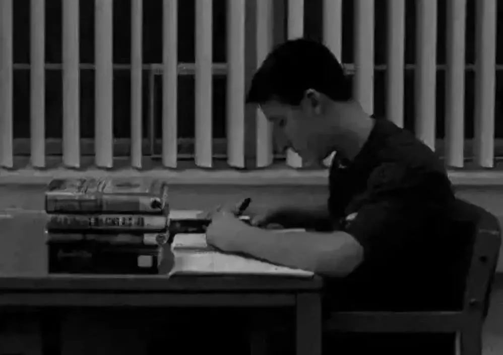 留学自杀频发背后：父母的“正能量”成了压垮我们的最后一根稻草