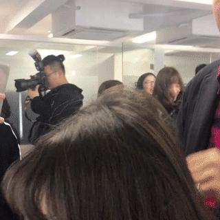 戴森卷发棒实测,戴森卷发棒卷完头发打开吗