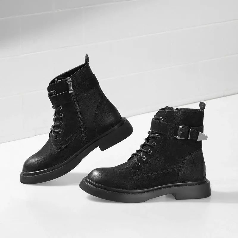 气场全开帅气,搭配黑色皮衣高跟短筒靴霸气个性