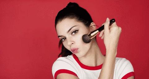 美人计|龙妈竟然用中国眼影化妆?等不及看外国代购来中国买买买了