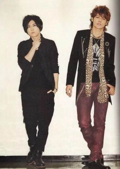 写作声优歌手演员，读作鬼畜表情包蛇精病