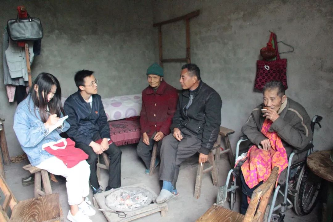 几人闲坐赏鱼喝茶,几人闲坐喝茶聊天