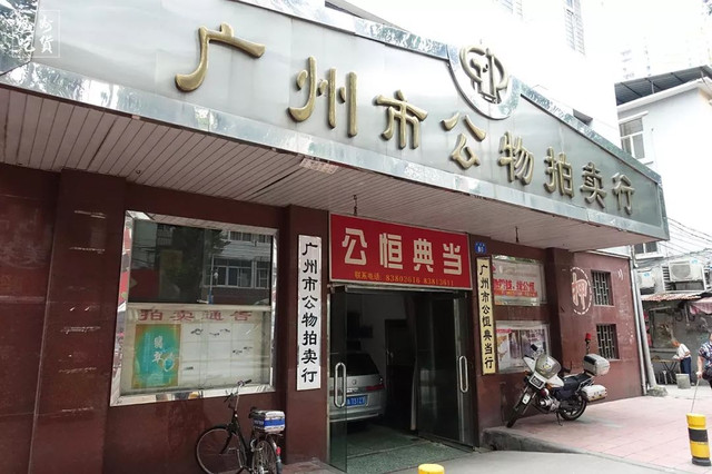 张敬轩住过的这条老街，随便几家美食店，加起来超过150岁！