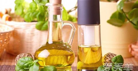 嘴巴脱皮用橄榄油吗