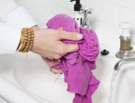 毛衣穿久了松松垮垮的怎么办,毛衣领口松垮没外翻有弹性怎样办