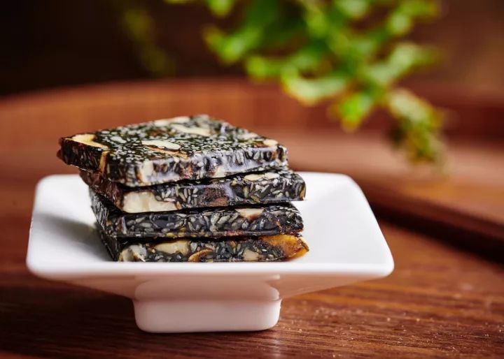 阿胶糕是什么做的吃了有什么好处,常年吃阿胶糕的好处你都知道吗