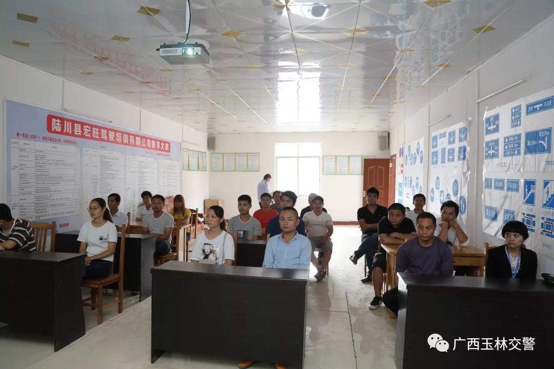 泰安交警开展文明交通进驾校直播,驾校开展文明交通宣教活动