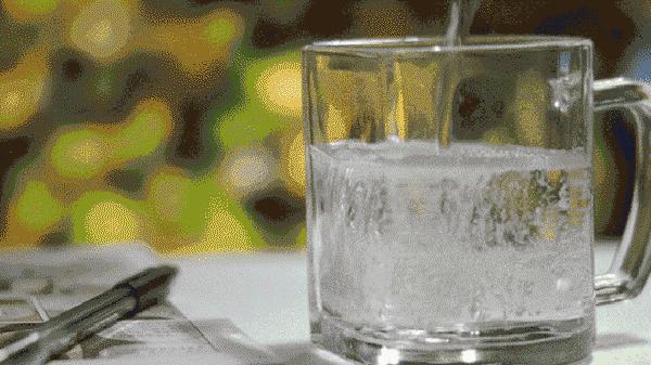 不喝酒不吃海鲜痛风会发作吗,不吃海鲜就得了痛风