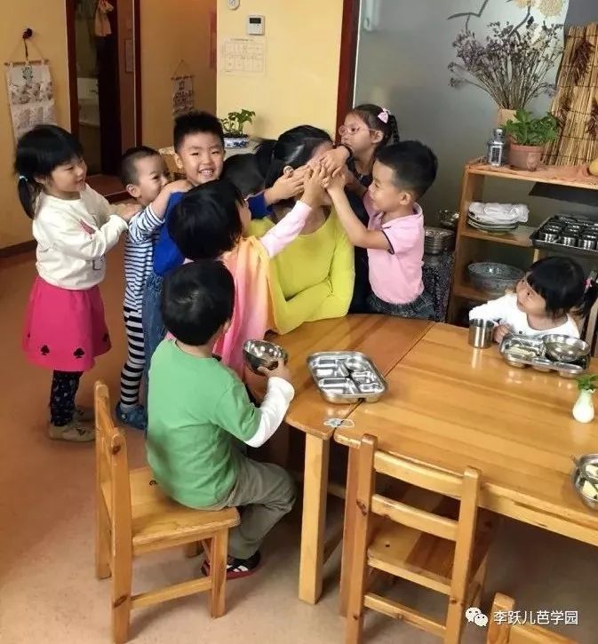 去幼儿园培训让我学到了什么,去幼儿园体验一天老师