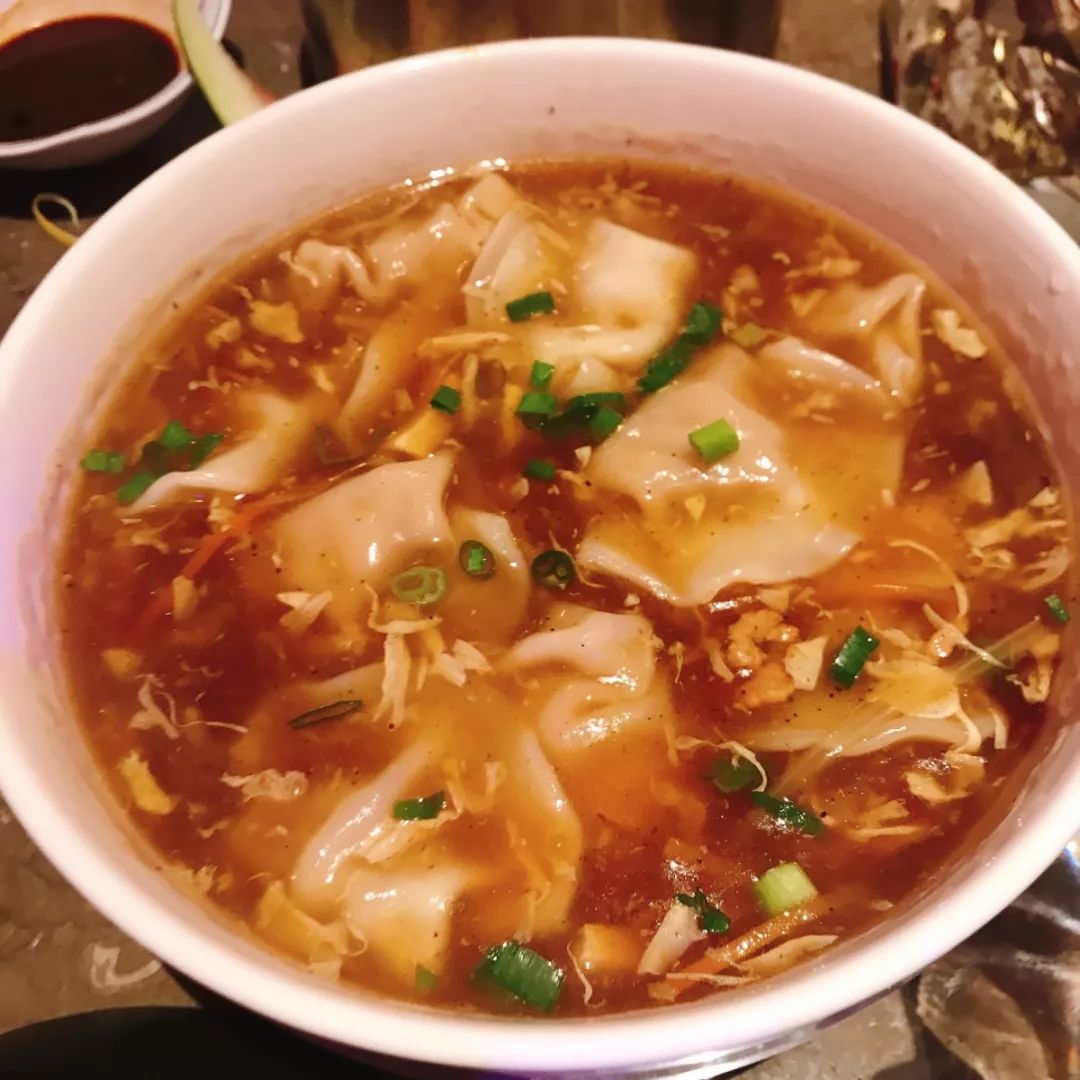 探店|876主播联名曝光这家“不正经”KTV——台北纯k