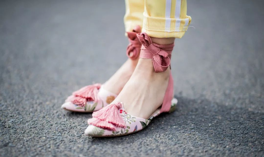 鞋带绕脚脖,鞋带勒脚脖会水肿吗