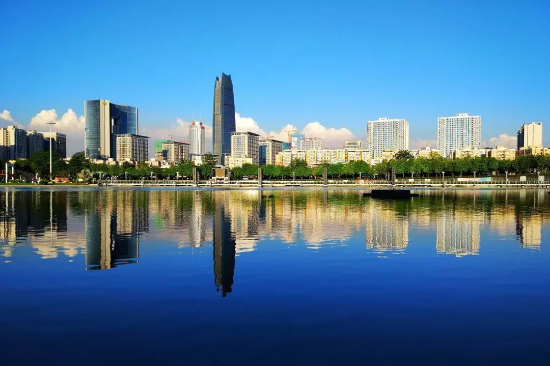 3个跨版深度解读!《凤凰周刊》再度聚焦“美丽东莞”!