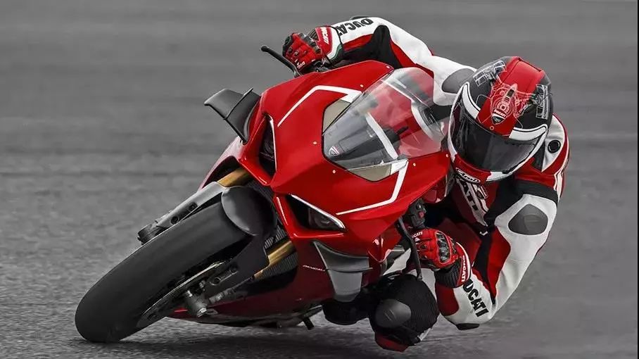 杜卡迪v4s马力机测试,有比杜卡迪v4马力大的超级跑车