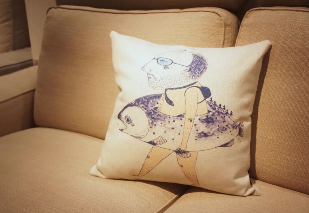 这位百科全书式的人物，称写作戏仿文学是其神圣责任之所在｜逝者