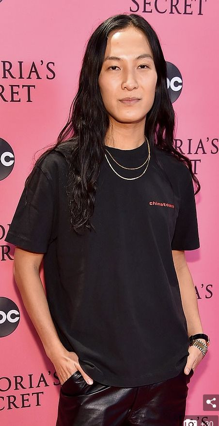 维秘年度“丑”秀落幕，我只记住了各种美好肉体……和东北大花袄！