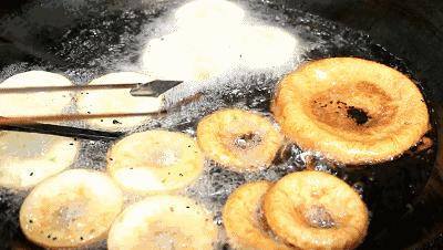 武汉：一碗热干面杀百鬼，一锅豆皮烫神仙