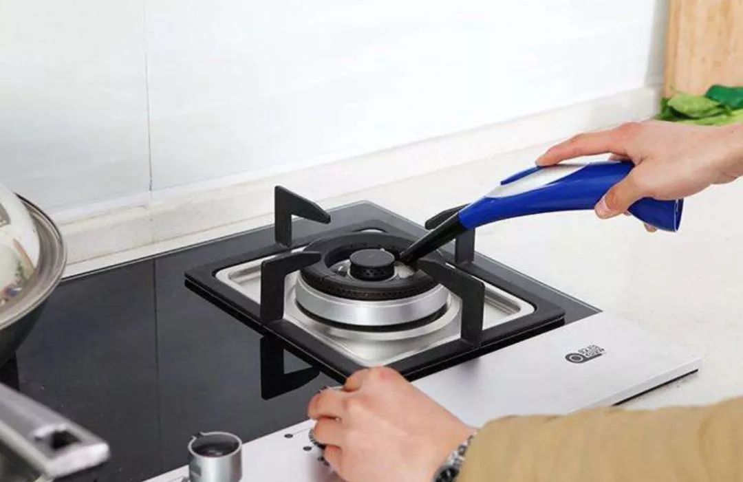 青岛一小区燃气闪爆事故原因,青岛市市北区一小区燃气闪爆