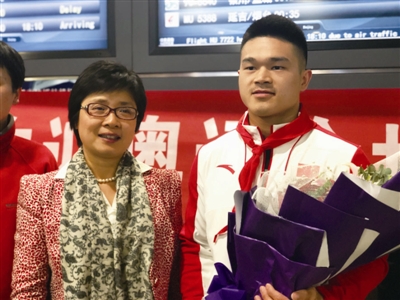 举重冠军石智勇回家,举重冠军石智勇创造新世界纪录