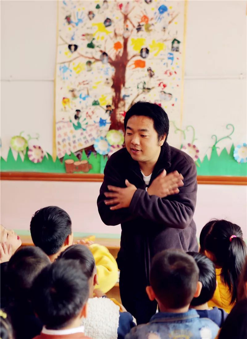 勤业幼儿园男老师，12年“孩子王”有何感想？