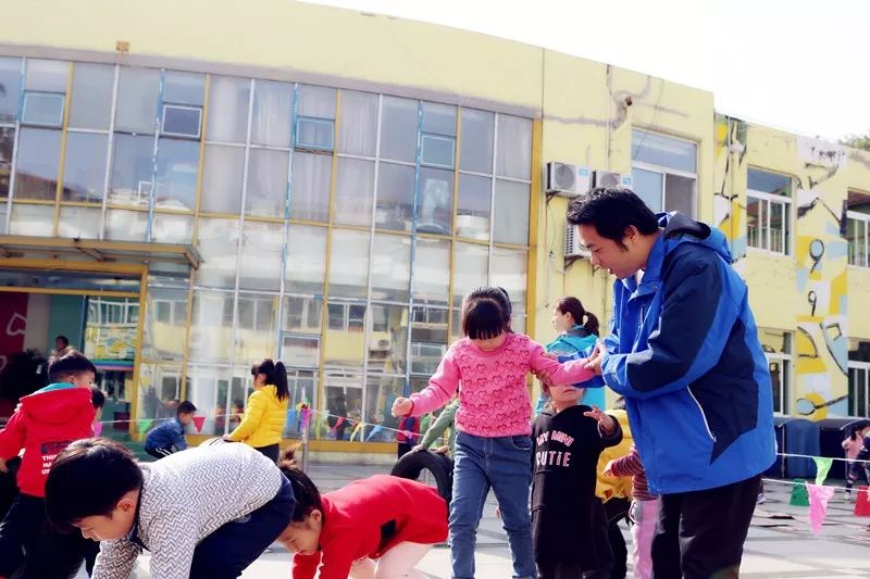 勤业幼儿园男老师,12年“孩子王”有何感想?