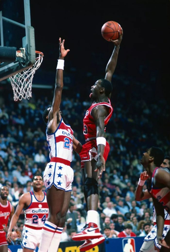 墨丘利送给女士们的鞋