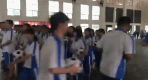 校园足球容易出现的争议判罚,中学生足球舞争议