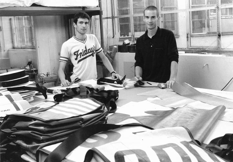 把废料做成流行的瑞士包袋Freitag，贩卖的到底是什么？｜市场发明家