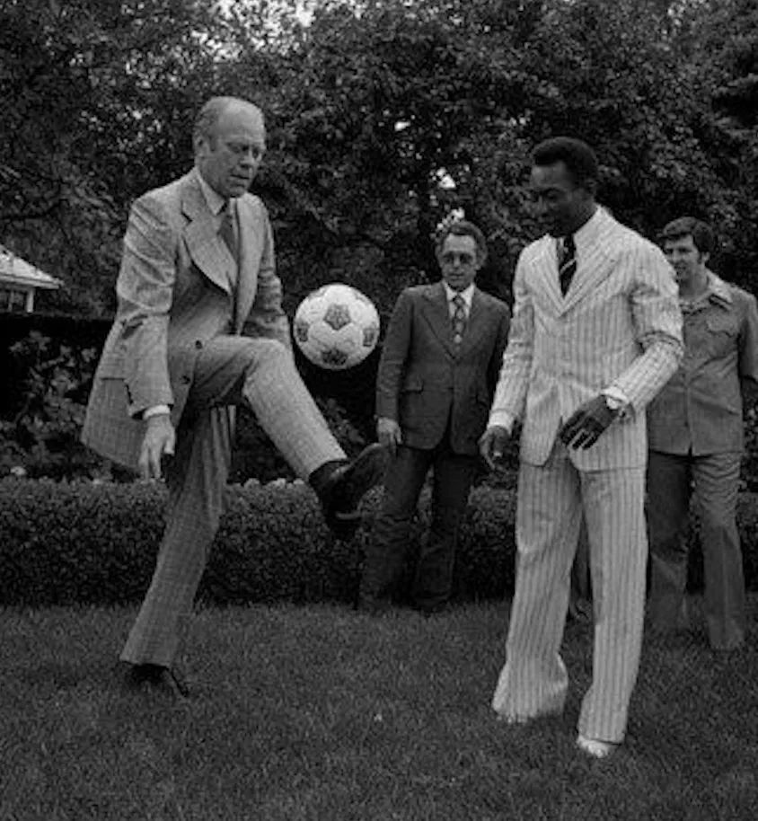 贝利纪录片球王传奇,世纪球王马拉多纳