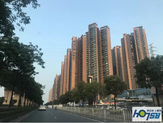 七盘雄踞，择湖而居！坐落于繁荣新城之上的黄金湖区生活板块~