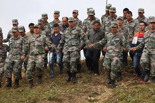 扫雷兵牺牲催泪视频,扫雷战士感动瞬间