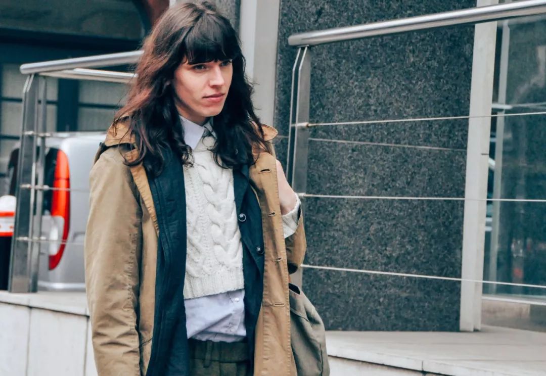 毛衣衬衫最温暖的叠穿套路,衬衫内穿外搭毛衣