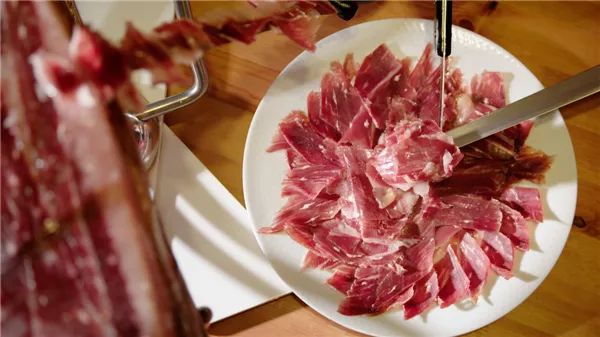 陈晓卿陈导：人间风味没我不爱吃的双手曾沾满天津皮皮虾的鲜血