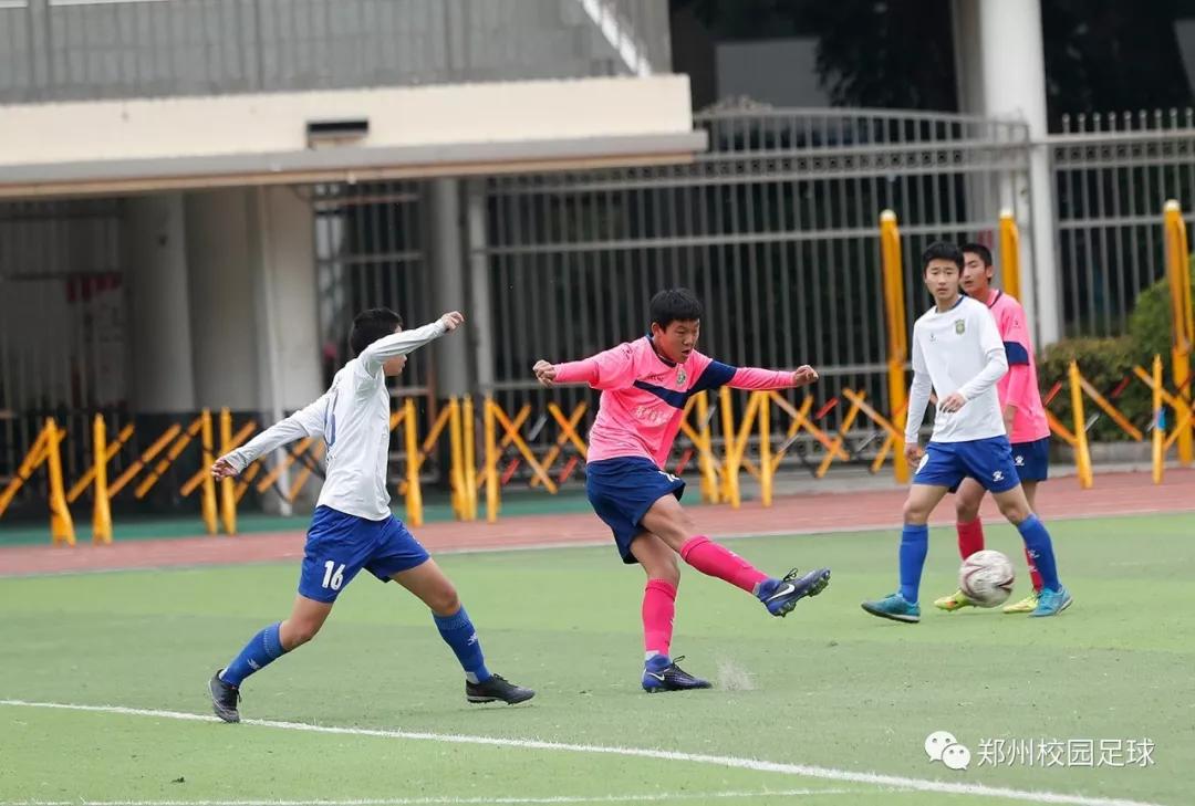 校园足球披荆斩棘突出重围,足球在学校怎么防丢有标记