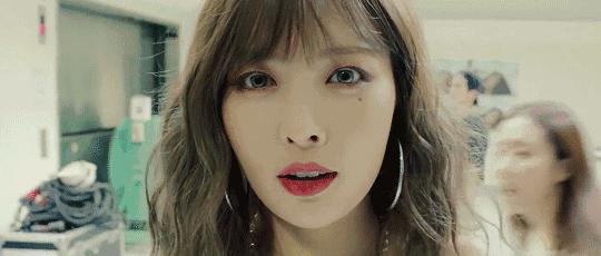 公布恋情被公司开除背假香奈儿都能带货说她是“人间毒药”我服!