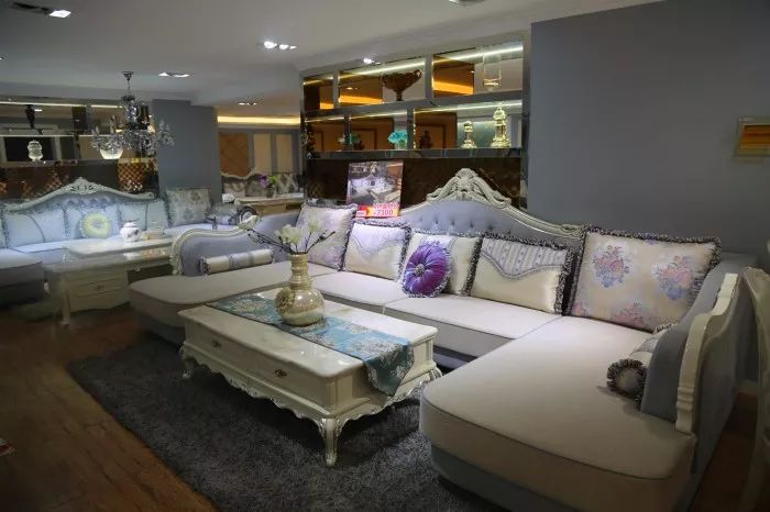 瞒不住了！神木双虎家私最低5折起售，样品狂甩，神木婆姨女子抢疯了