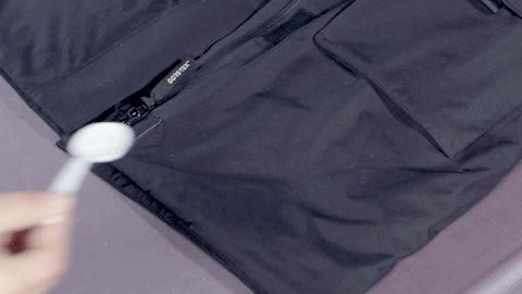 波司登出去游玩,波司登极寒鹅绒2023新款极地冰川