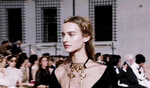 穿Gucci的看不起LV，Chanel也得靠边站，奢侈品界的鄙视链戏太多