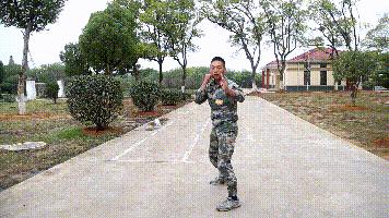 实用兵哥示范格斗术快来学两招,实用兵哥动图示范简单格斗术