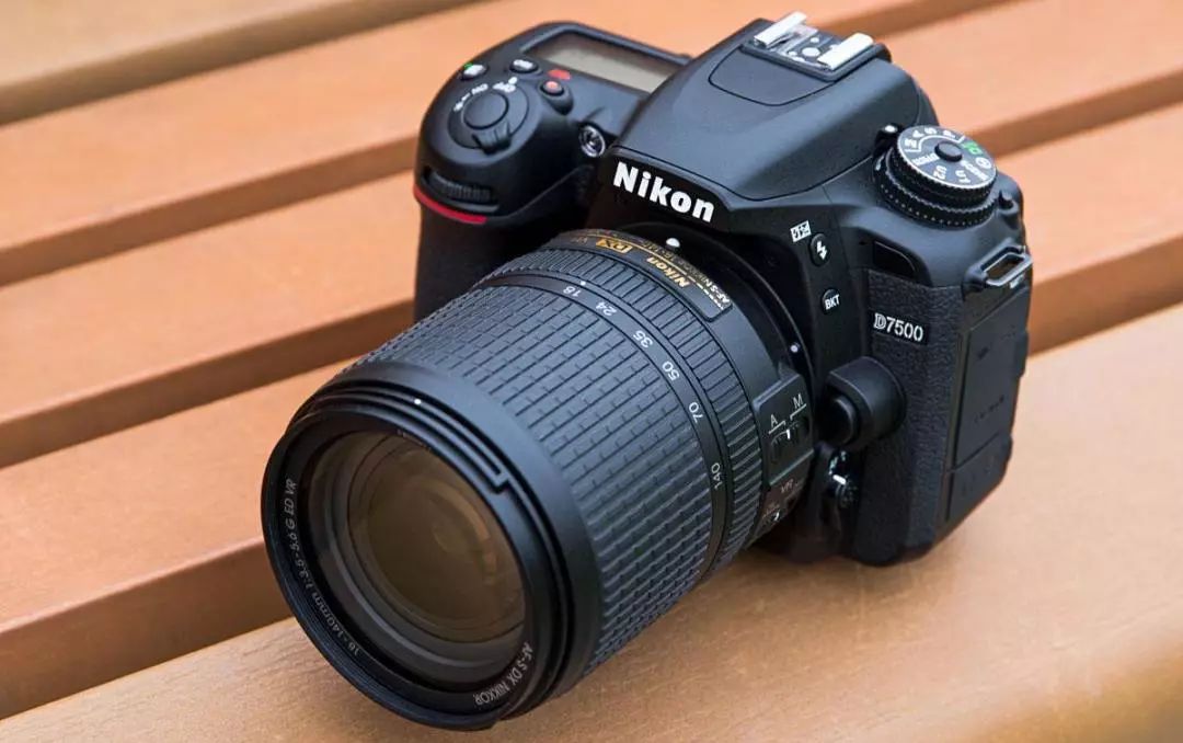 什么尼康相机性价比高,尼康哪款相机最值得入手