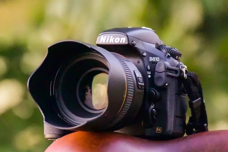 什么品牌相机最好尼康佳能,目前买尼康相机什么型号最好