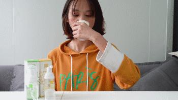 闭着嘴巴一直有口水,闭着嘴巴往外呼气的时候有臭味