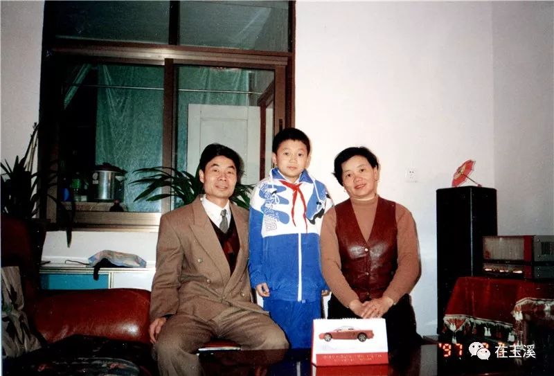 老照片里的故事合集,全家福老照片的故事