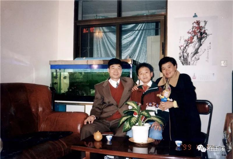 老照片里的故事合集,全家福老照片的故事