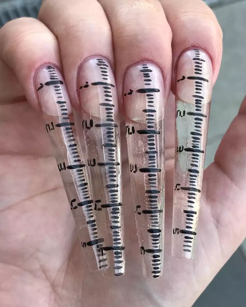 有毒or博眼球｜Ins上最大的美甲账号，脑洞大得没边了