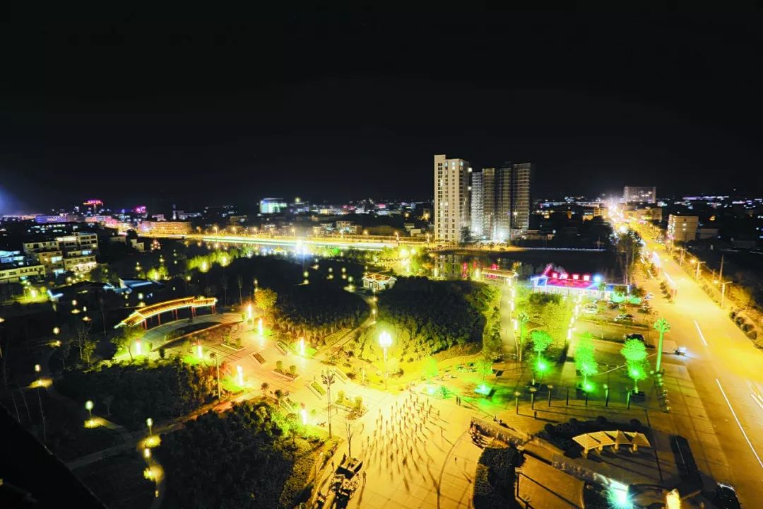 「特刊」县委书记和县长在《信阳日报》上各写了一篇署名文章！他们都是怎么夸商城的？瞧瞧~